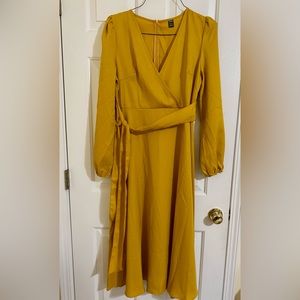 Beautiful Women’s Sz Large Dress with tie back or front.